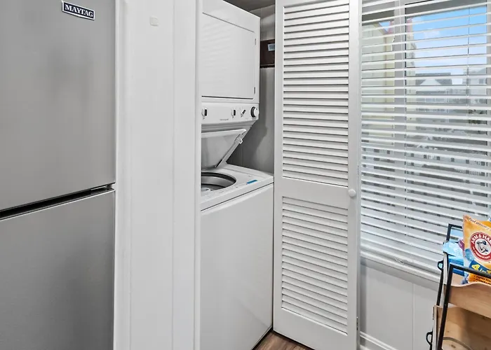 Ocean Block 2-bedroom, 2-bathroom In Midtown Ocean